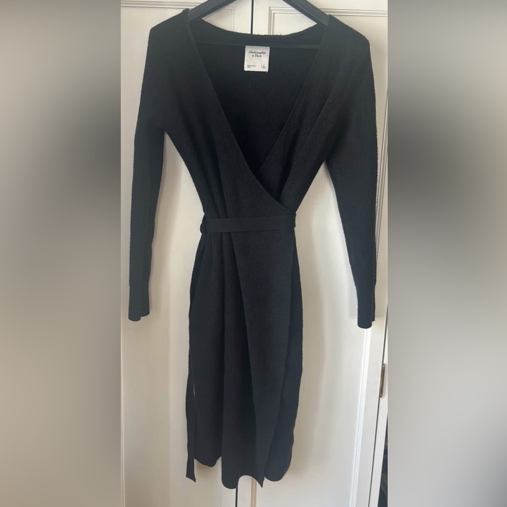 Abercrombie & Fitch black wrap dress LS